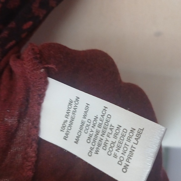 LOFT Burgundy and Black Graphic Lace Top Medium - Picture 6 of 7